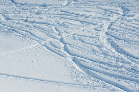 在山上滑雪道