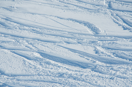 在山上滑雪道