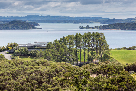 罗素在奥克兰，新西兰岛屿湾附近的风景