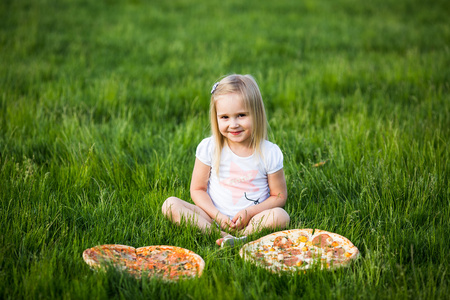 比萨饼和野餐