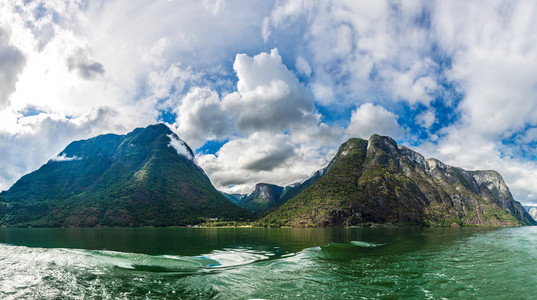 在挪威 sognefjord