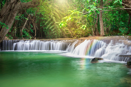 泰国瀑布在KanchanaburiHuayMaekamin