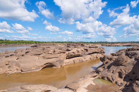 大峡谷惊人的岩石在湄公河流域，Ubonratchathani Th