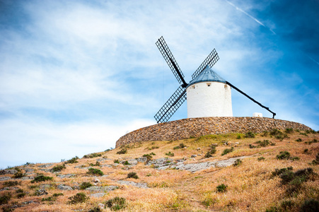 格拉苏蒂孔苏埃格拉的大风车照片