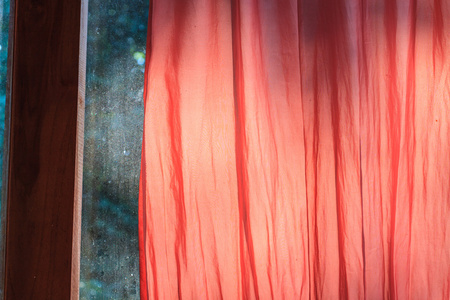 粉红色的窗帘
