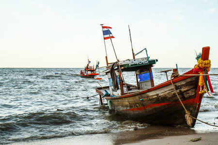 小渔船上海滩泰国