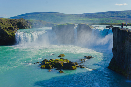 在冰岛 goddafoss 泡汤斯科加瀑布 skogarfoss 提瀑布 seljalandsfoss 冰岛瀑布景色美丽充满活力