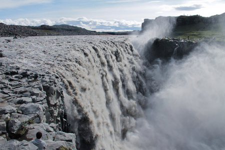 在冰岛 goddafoss 泡汤斯科加瀑布 skogarfoss 提瀑布 seljalandsfoss 冰岛瀑布景色美丽充满活力