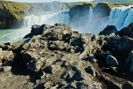 在冰岛 goddafoss 泡汤斯科加瀑布 skogarfoss 提瀑布 seljalandsfoss 冰岛瀑布景色美丽充满活力