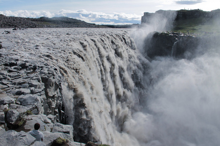 在冰岛 goddafoss 泡汤斯科加瀑布 skogarfoss 提瀑布 seljalandsfoss 冰岛瀑布景色美丽充满活力