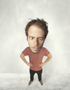 大脑袋小短腿秃头的卡通人图片