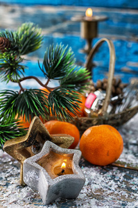圣诞树 蜡烛和橘子