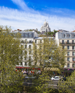 巴黎，法国，2013 年 5 月 3 日。一个视图底部的蒙马特大道