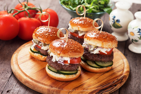 迷你包en迷你汉堡包照片