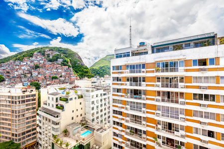 贫民窟，巴西贫民窟山上背后住宅区在 Ri