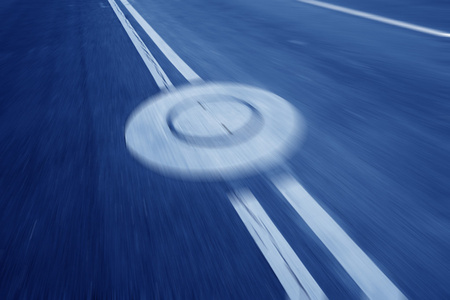 黄色双实线图片