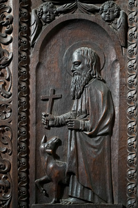 从内部在布拉格圣维特大教堂的木制面板的详细信息