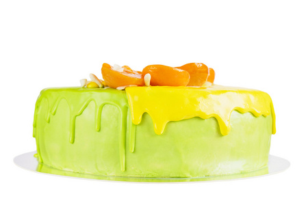 绿色和黄色釉蛋糕与杏