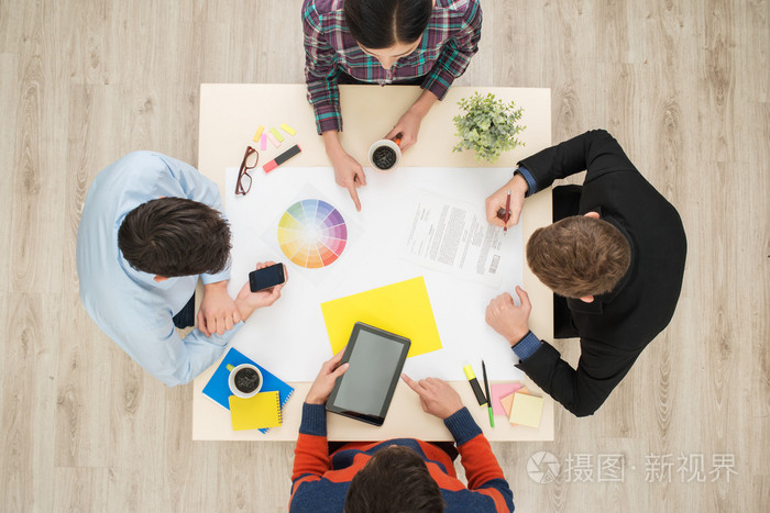 顶视图表与一群人