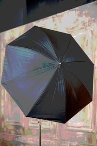摄影师工作室的雨伞图片