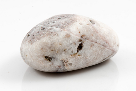 孤立在白色背景上的一块石头