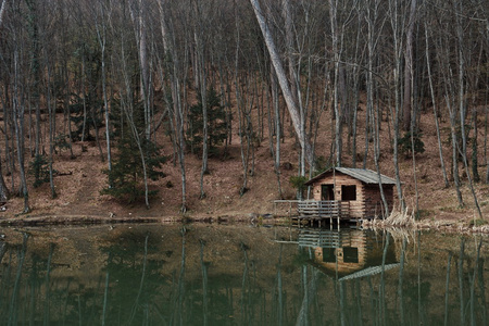 山中小屋中反射