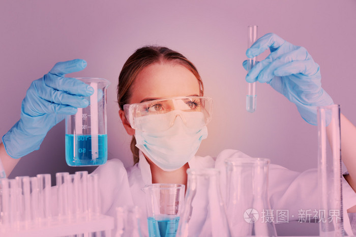 在实验室制作医学检验实验室助理