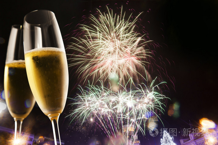 举杯同香槟上闪闪发光的假日背景照片-正版商用图片1hnre7-摄图新视界