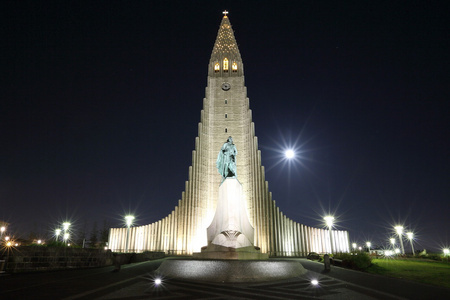 到了晚上，雷克雅未克，冰岛 Hallgrimskirche