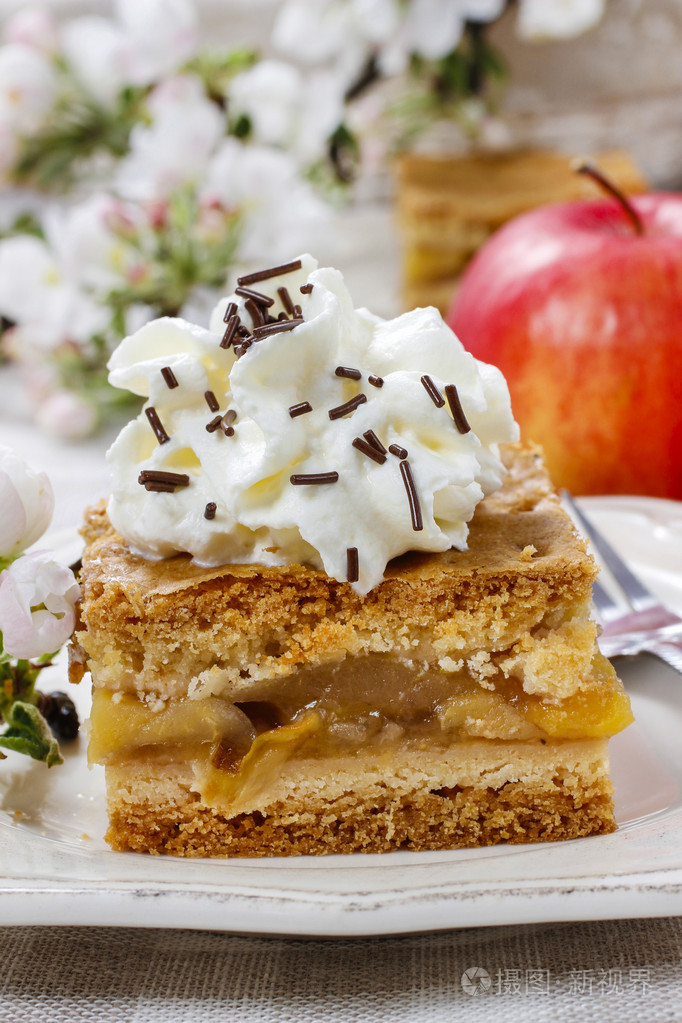 一块苹果蛋糕奶油