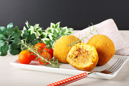 Arancini，用肉汤圆