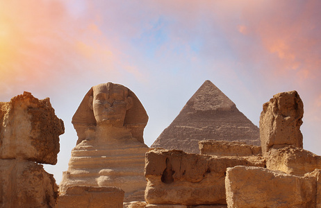 在埃及狮身人面像在日落的照片