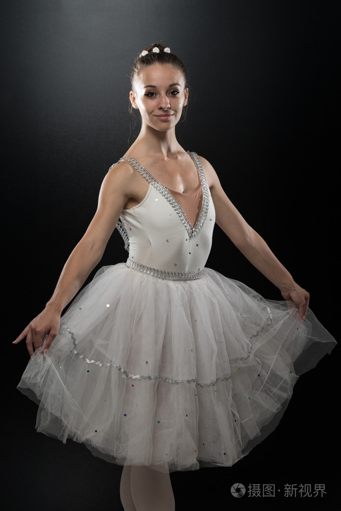 华丽的芭蕾舞女演员在行动