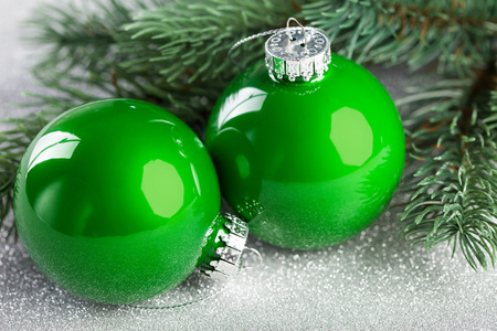 圣诞树装饰球的分支