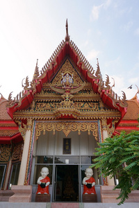 泰国佛教寺庙揭路荼雕像