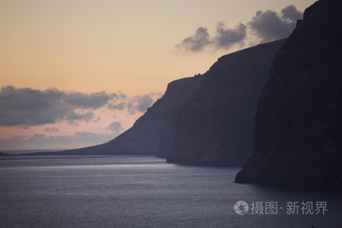 这座山峰的美丽的景色