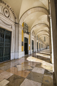 拱廊的商业广场