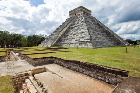 kukulkan 在关于尤卡坦半岛，墨西哥奇琴伊察金字塔