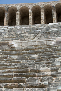 在 Aspendos，土耳其安塔利亚的古代圆形剧场的废墟