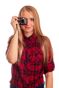 魅力女摄影师拿着紧凑的照相机分离