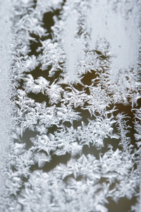 雪在窗口结霜图片