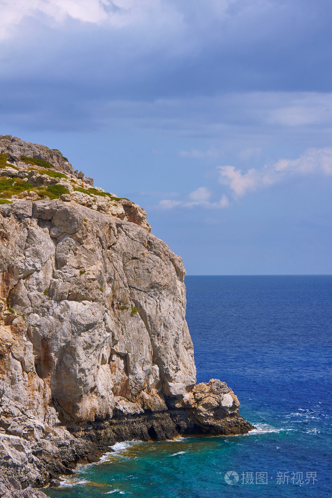 地中海边的岩石峭壁