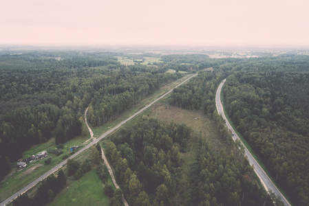 森林和从复古，复古的道路