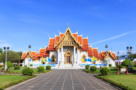 扫管笏 Benchamabophit 或大理石寺在曼谷，泰国