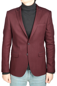 暗红色西装夹克对于男人来说，结合牛仔长裤