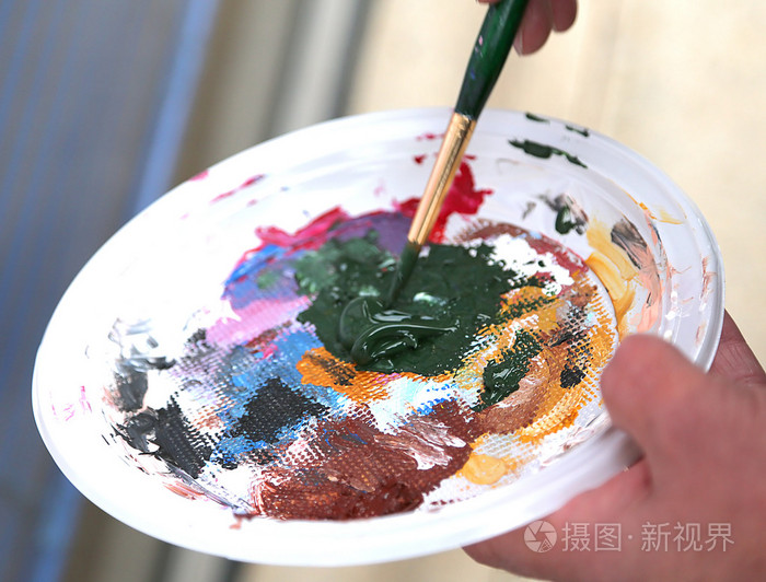 老画家混合物调色板中的颜色