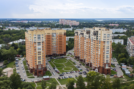 普希金诺，俄罗斯，在 2011 年 8 月 26 日。从一个高点的城市风景