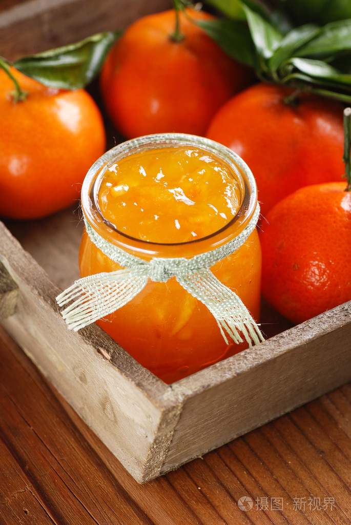 在玻璃罐里的橘子果酱