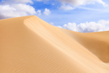 蓝蓝的天空和云彩，海角 Ver 博阿维斯沙漠沙丘