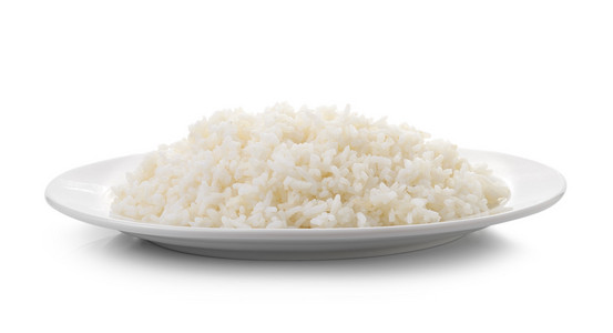 煮熟的米饭在白色背景上的白板